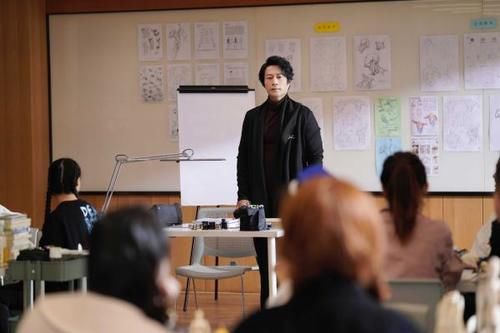 谭凯生动诠释漫画家杜珈牧 回顾往事揭开错综感情线