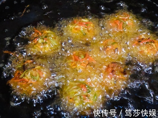淀粉|炸萝卜丸子,别加错了粉!做好这2步,丸子膨松酥脆,鲜香不油腻
