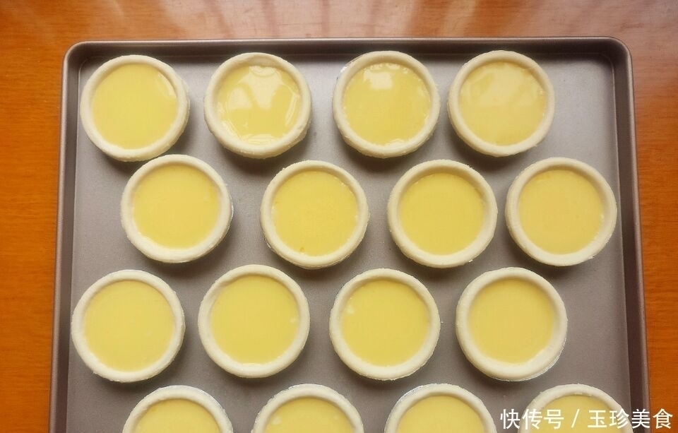 2个鸡蛋加点牛奶，教你自制懒人蛋挞，外酥内嫩，味道秒杀kfc