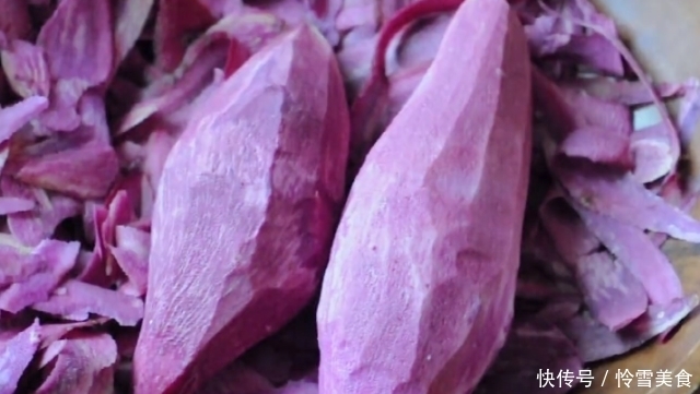 我家紫薯不蒸也不煮,简单2步做成千层糕,软嫩Q弹,好吃停不下来