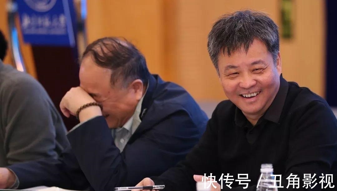 畅销@《活着》这本书为什么会如此畅销?作家余华:那得感谢一个人