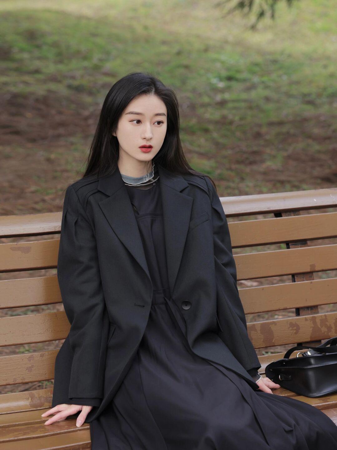 连衣裙 你的衣橱里绝对少不了“西装”,来看潮人的时尚造型,值得借鉴