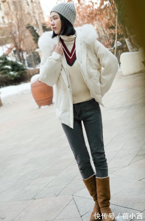 穿搭 2022不流行露脚踝,聪明女人更爱“塞裤脚”,这样穿搭时髦又显瘦