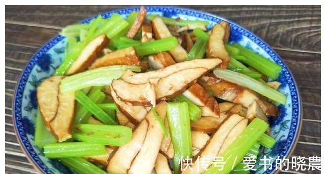 芹菜|三伏天,这道清淡菜要多吃,一盘不过5元钱,香脆又实惠!