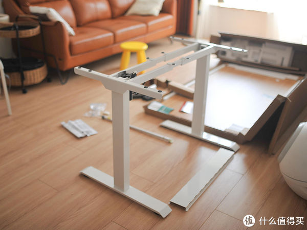 螺丝|家居改造：用电动升降桌打造我的居家办公小角落