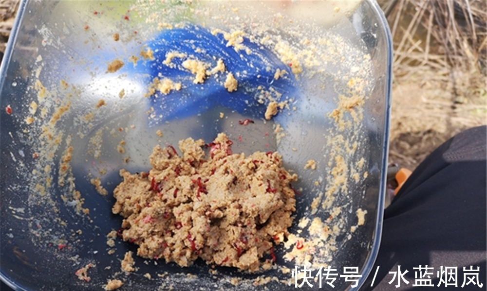 冬季天冷吃口差,4种饵最受鲫鱼欢迎,别不信,比商品饵更好用