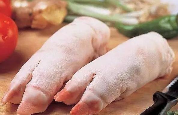 买猪蹄时,只看大小就错了,肉贩牢记8句顺口溜,一挑一个准