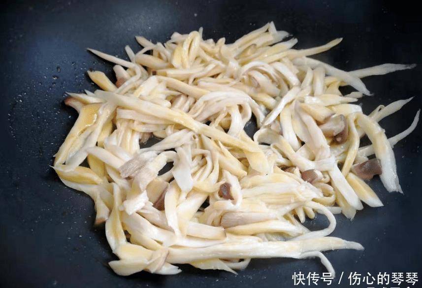 洋葱和它是绝配，等于“血管清洁工”，隔三差五吃，血管通畅了