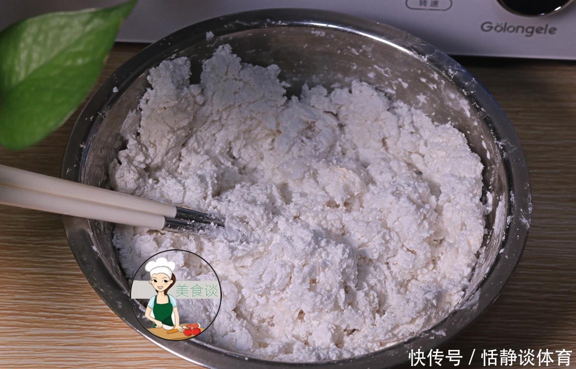 包子|此美味,我隔三差五做一次,两手一卷比包子香,每次蒸2锅不够吃