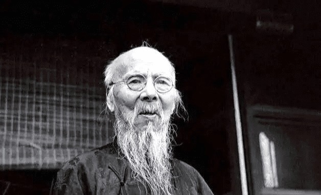 老松&齐白石画了两只鹰，一只卖9890万，另一只加了8个字，却卖4.25亿