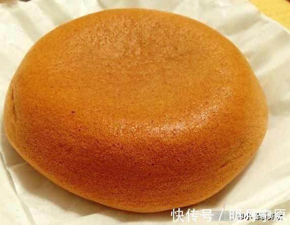 周末时间多,把酸奶放进电饭煲,自制酸奶蛋糕,酸甜软糯又营养!