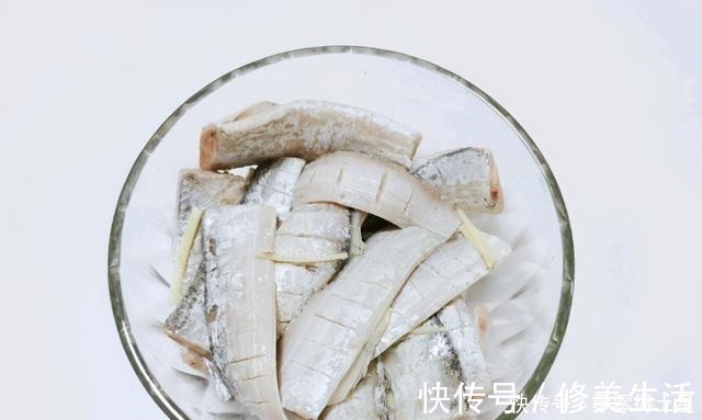 不要吃带鱼只会炖啦,这种做法要试一试,简单容易,很下饭