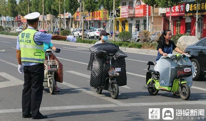 高温|高温下的坚守｜利津交警变“焦”警 用汗水守护畅通