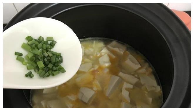 豆腐加入这两样，鲜美入味还补钙，营养丰富易吸收，孩子要常吃