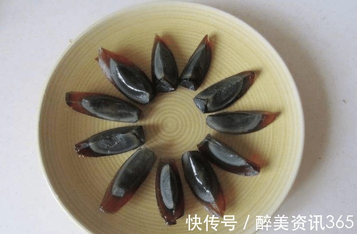 凉拌皮蛋|凉拌皮蛋，这3种料缺一不可，看起来漂亮，吃起来香，还很入味