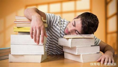 黑眼圈不全是熬夜引起的，肾虚、肝病，都会让眼圈“黑上加黑”