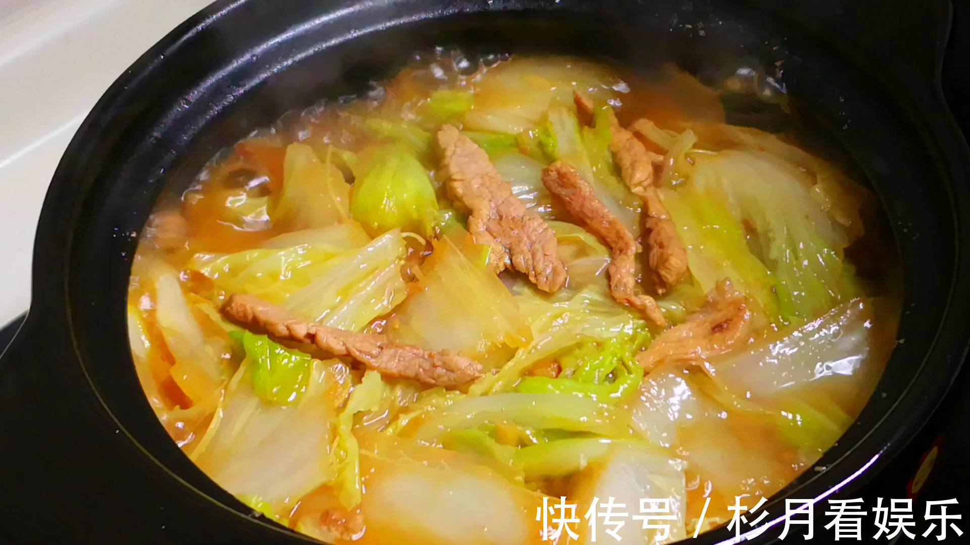 做白菜炖粉条时,要牢记“3要点”,炖出的菜味道正,鲜香四溢!