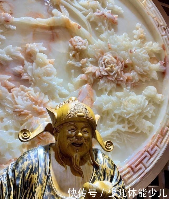 红木|土豪砸下千万,打造第一红木豪宅,一眼看过去都是人民币!