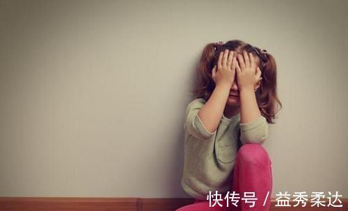 哈佛|哈佛心理学家:孩子自卑的4个表现,家长要及时干预