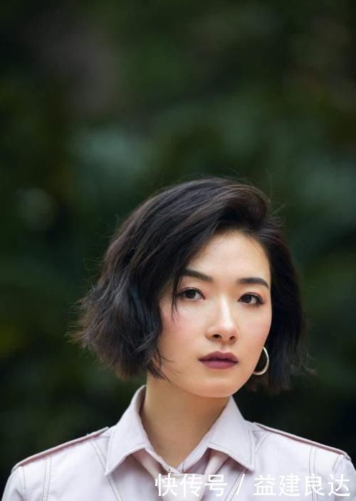 脸小|丸子头已经不流行了,今年这5种“发型”是真火,简单大方显脸小