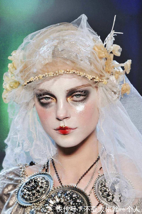 微微一笑@圣母泪妆为什么那么火怜悯众生的高级妆容