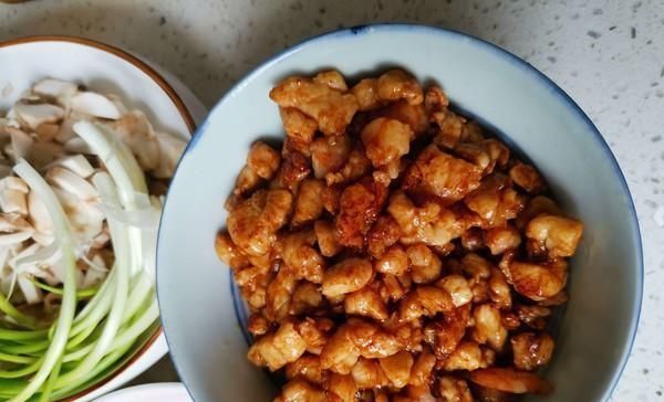 吃完鸡蛋后|外国朋友吐槽中餐吃不饱,看了他点的菜后我笑了:能吃饱才怪