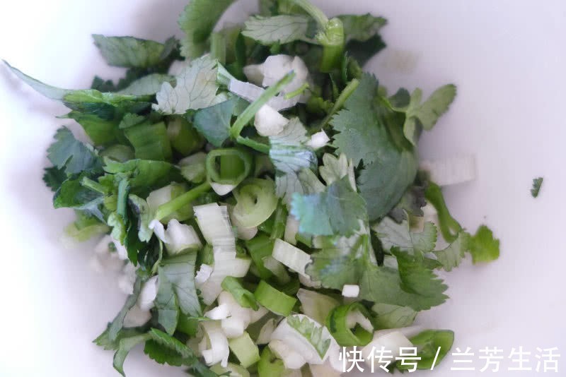 蘑菇|家常葱烧蘑菇，简单炒一炒，比肉都好吃，下饭又解馋