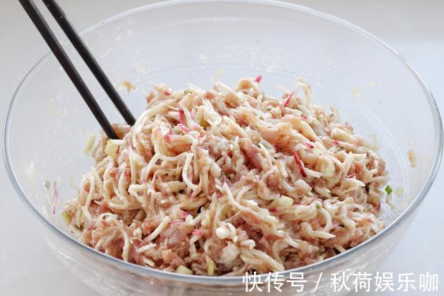 做法|教你既好看又好吃的包子做法，透白暄软口感鲜美，出锅就被抢光了