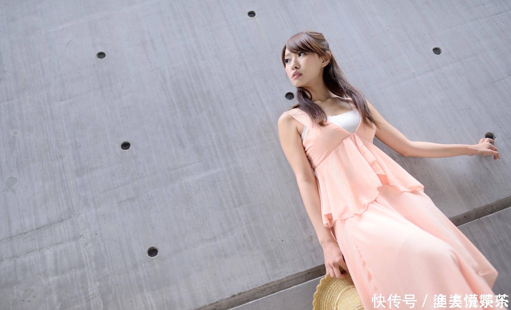 时尚穿搭推荐:时尚美女唯美写真,青春、靓丽,简直美爆了