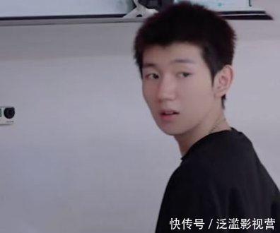 做饭 潮流合伙人:王源早起做饭,赵今麦早起刷碗,年龄越小越能干