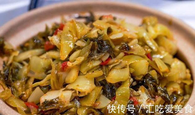 外婆做几十年的酸菜,从不用加盐,腌好的酸菜,比老坛酸菜还酸