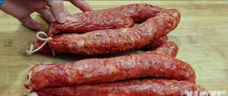 春节后,吃不完的香肠别放冰箱,分享2个小窍门,放一年都新鲜