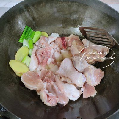 学会荤素一锅出~南瓜豆角炖肉，早餐不用愁