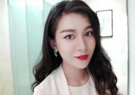 当初在《非诚》上被牵走的无臂女孩,下台一分钟就被甩,后来怎样