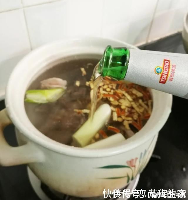 炖羊肉汤不要花椒、大料和料酒,加这两样味道鲜美,还没羊膻味!