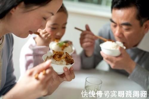 不良习惯|50岁后,吃饭时注意这4点,身体越来越硬朗,疾病“主动”退让