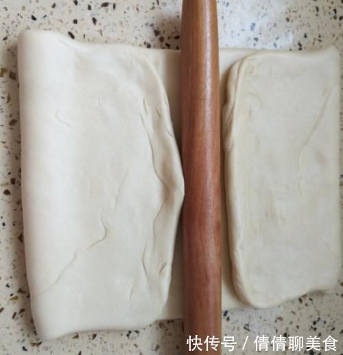 这款面包比做包子更简单,发酵一次就可以,松软拉丝用手撕着吃!