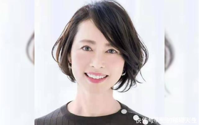 时尚|50岁女人染什么色好看时尚高级感的巧克力色,低调奢华有内涵