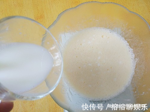 难度|1碗面粉，2个鸡蛋，轻松做出香甜美味的华夫饼，简单易做零难度