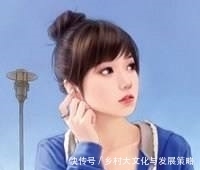 甄嘉宝|虐文:他抱着初恋,然后把孕妻推下楼梯,却不知道妻子怀孕了