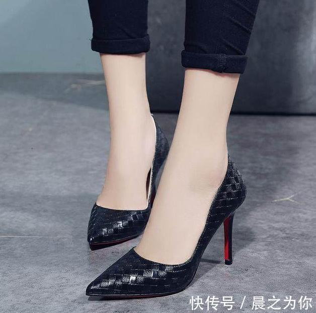 尖头 极具美感的高跟鞋,舒适不累脚,突出腿部的优美线条