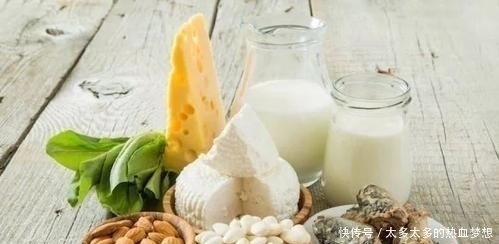 小鹏|俩孩子一个天天吃钙片,一个天天喝牛奶,三年后身高差别明显