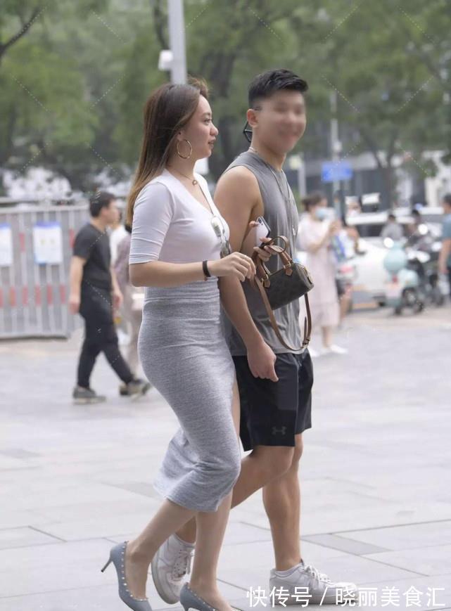 原则|奔四女性穿裙子，要把握好款式与长短，切忌脱离扬长避短的原则！