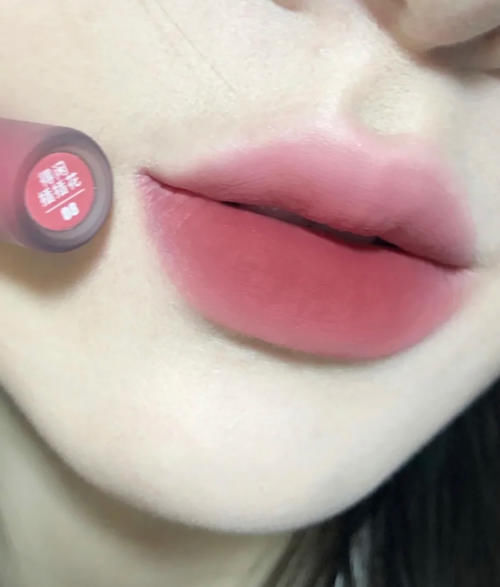 4月里的樱花粉,涂在嘴上也太嫩妹了吧