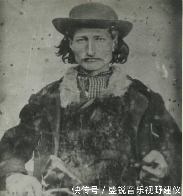 赌场$美国西部第一快枪手:正面单挑杀百人,第一次背对大门坐就死了