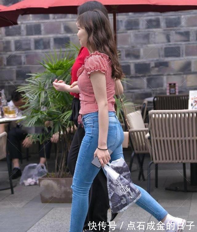 复古 格子复古风格夹克,搭配高腰牛仔裤,清新饱满!