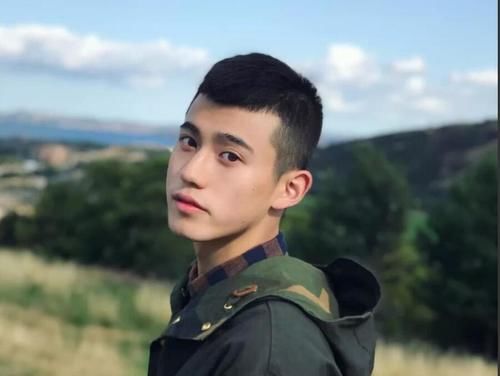 9款男生适合发型，剪了清爽干净利索！