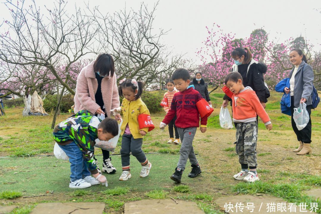 让美景常驻 文明你我他 秀丽东方小小巡查员成景区最亮眼风景线