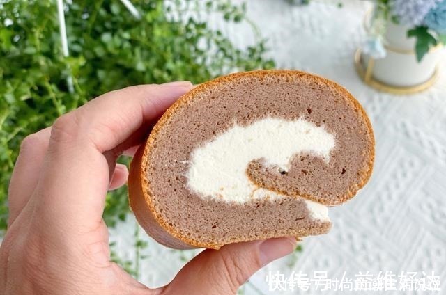 开裂|自制香浓的可可蛋糕卷，做法简单又方便，怎么卷都不开裂