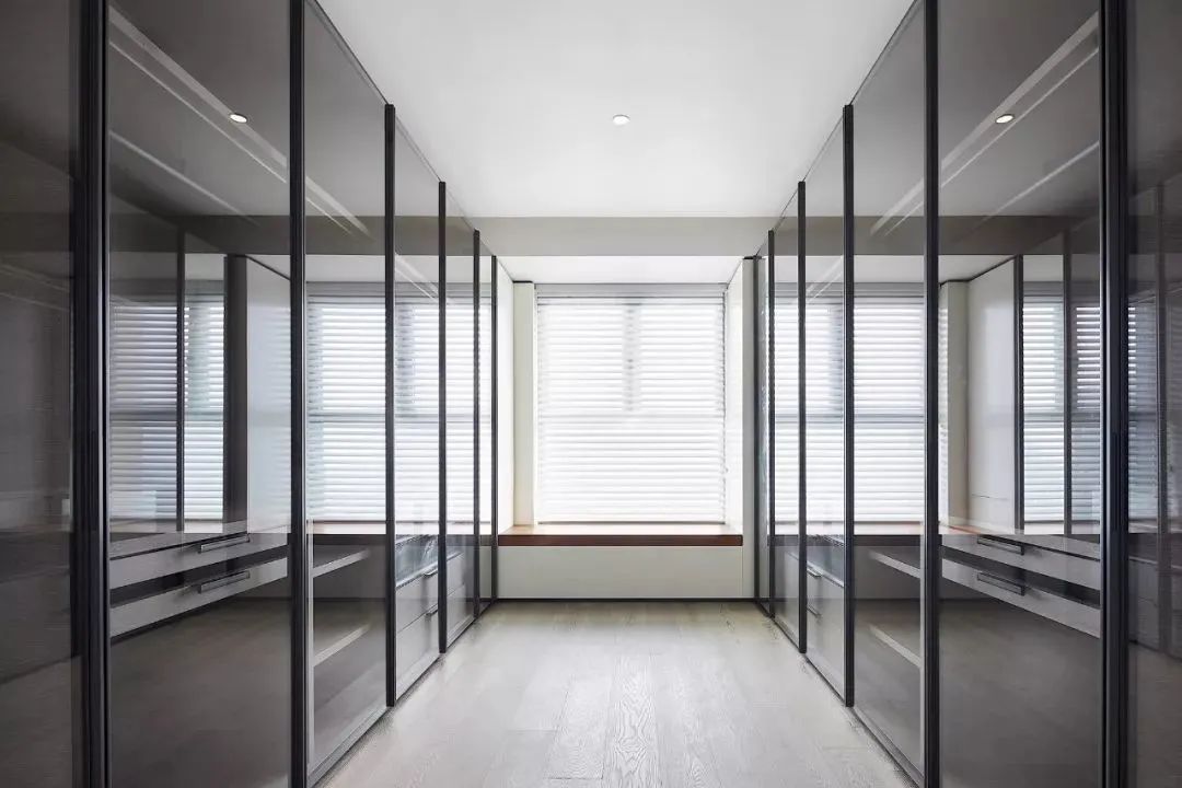 书桌|380㎡现代，返璞归真、朴素从容，这样的设计令人很轻松